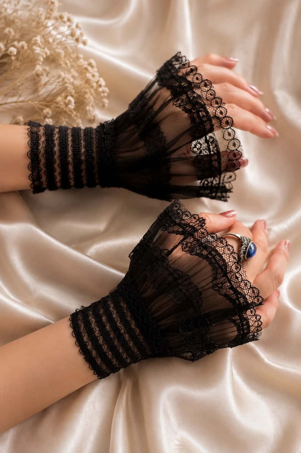 Noir Lace Veil Gloves